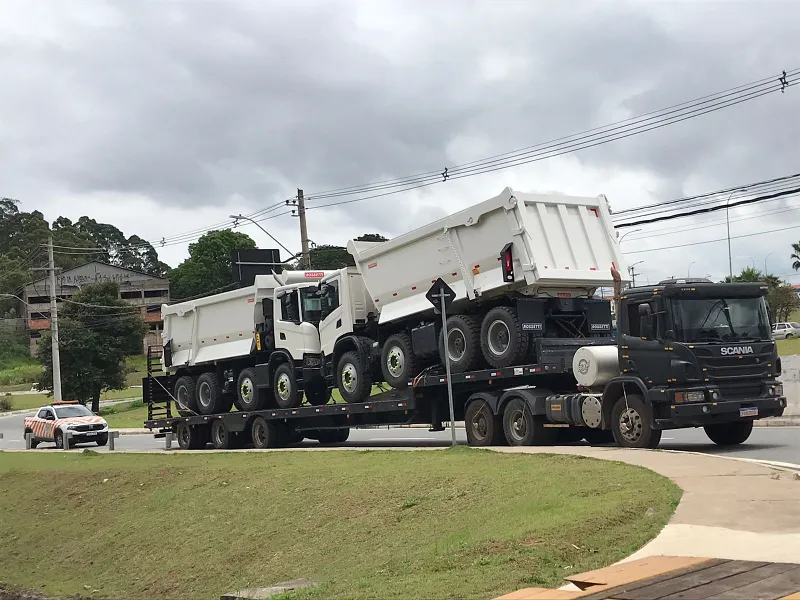 Imagem ilustrativa de Transporte de caminhão pesado