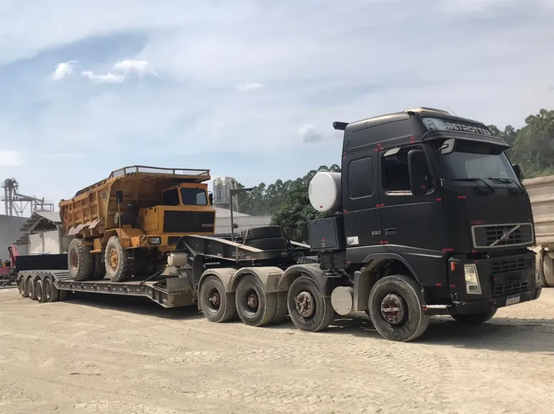 Imagem ilustrativa de Transporte com caminhões articulados