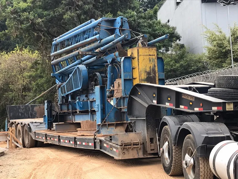 Imagem ilustrativa de Transporte de máquinas e equipamentos por prancha rebaixada